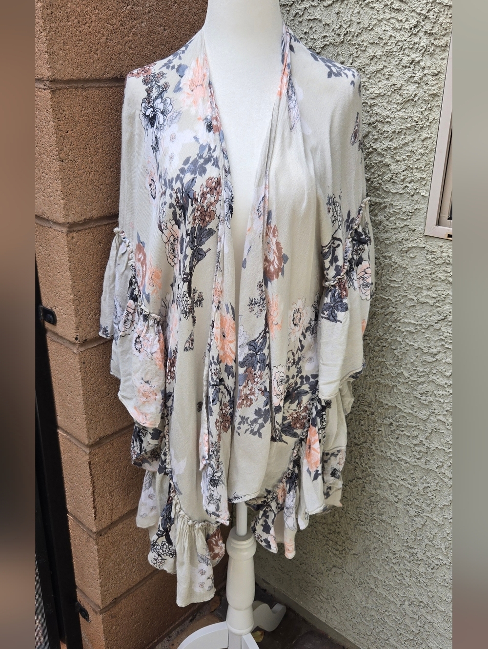 Francesca's Cream Floral Ruffle Kimono with Peach & Slate Accents